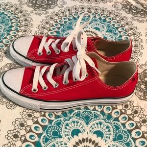 Red Converse 8.5 women’s.   Like New.